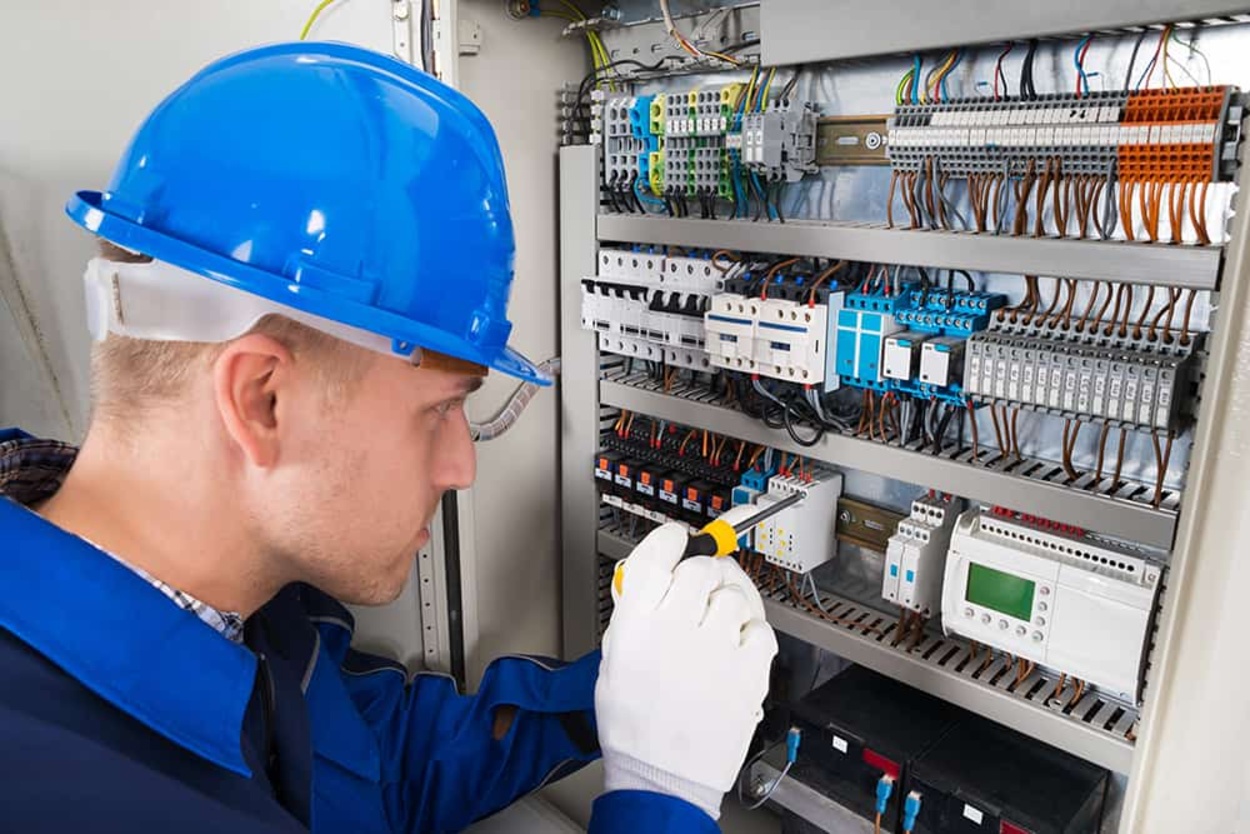 Elektroniker für Energie- und Gebäudetechnik (m/w/d) bei Elektro Schneider in Neukirchen