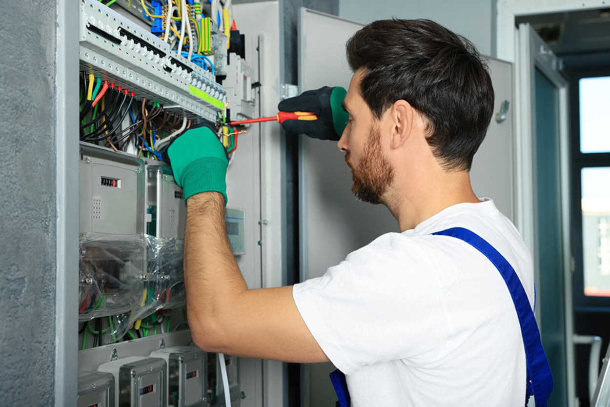 Nieder­spannungs­anlagen bei Elektro Schneider in Neukirchen