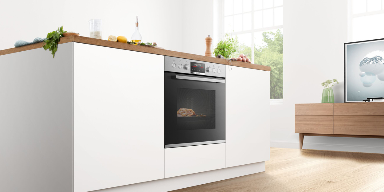 Backöfen und Herdsets bei Elektro Schneider in Neukirchen